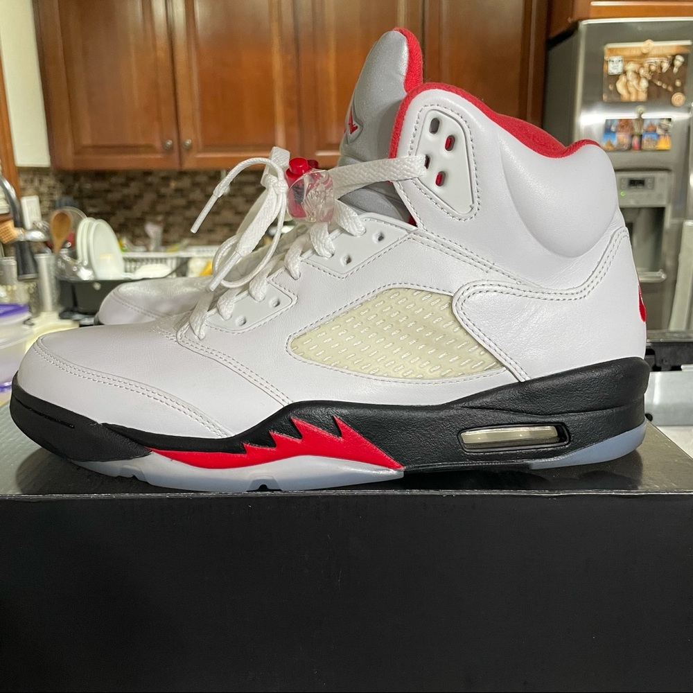 Used 100% Authentic Nike Air Jordan 5 Fire Red